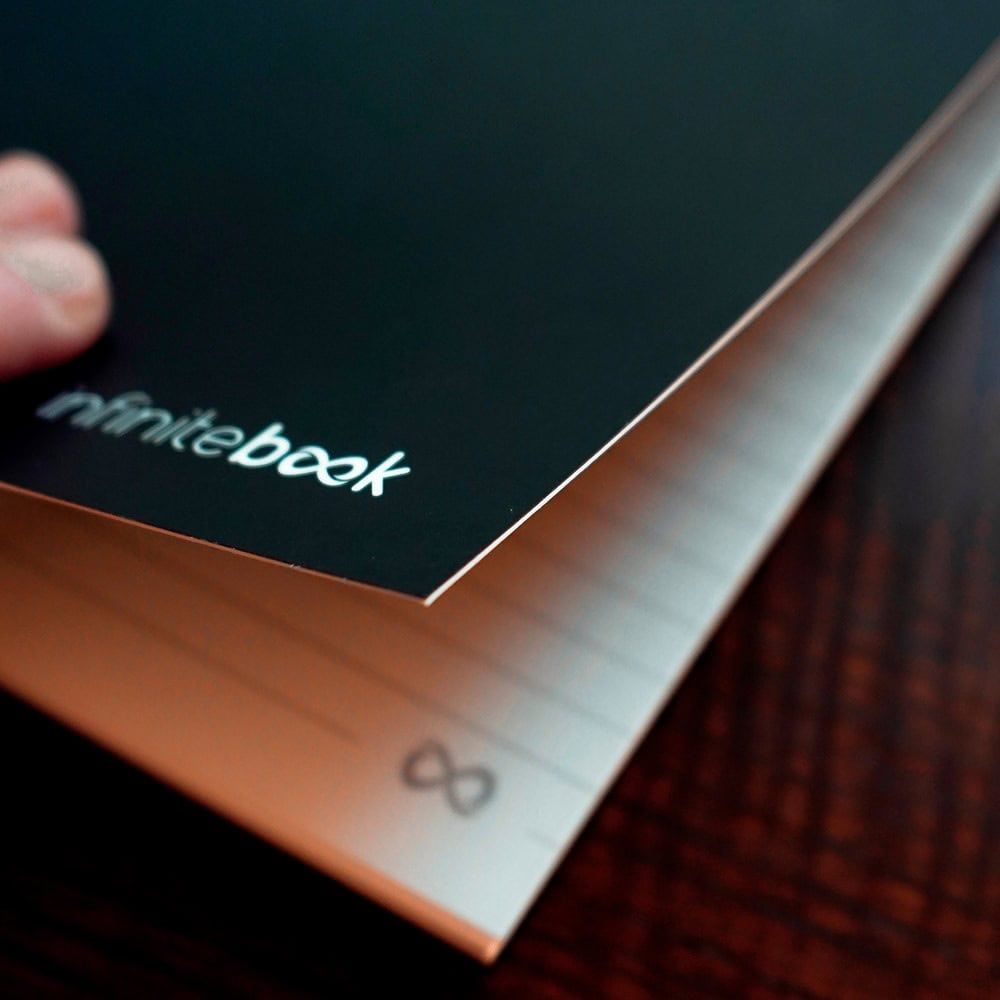 INFINITEBOOK LINED A5. Infinitebook med flexibelt omslag och 15 linjerade whiteboardsidor