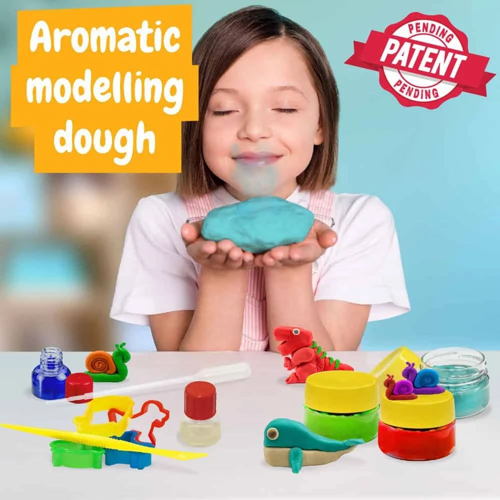 Modeling Dough Factory Kit IV. Pedagogiskt spel levereras med en presentpåse av kraftpapper (115 g/m²)