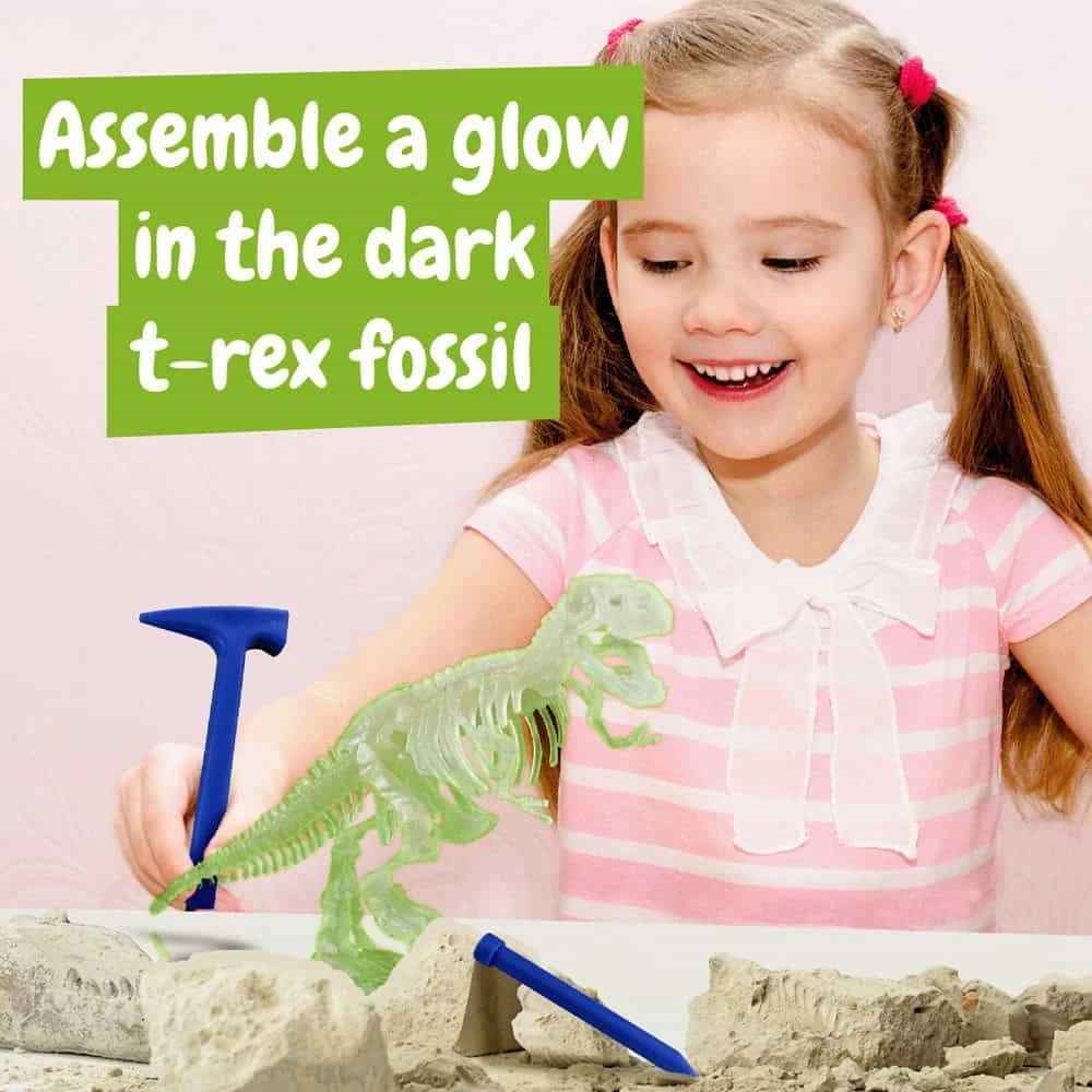 Fossil Excavation Kit III. Pedagogiskt spel levereras med en presentpåse av kraftpapper (115 g/m²)