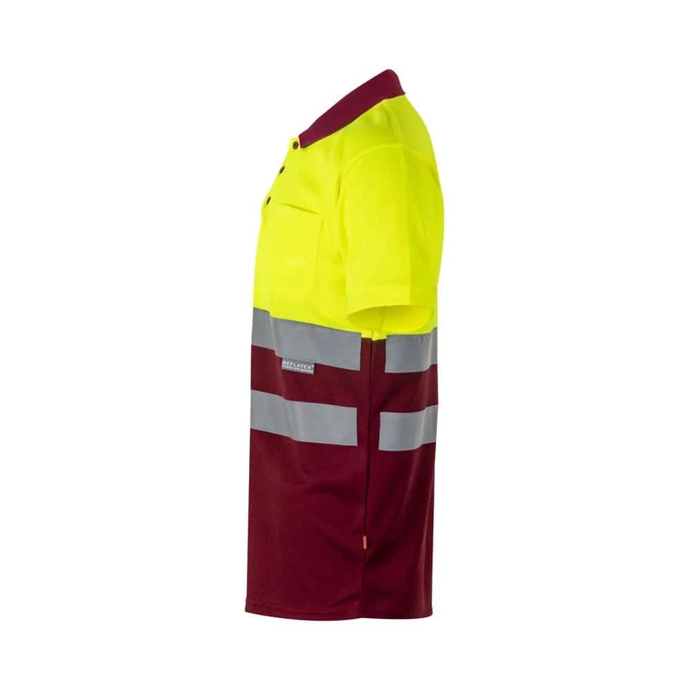 Tvåfärgad pikétröja i polyester med fågelögon, korta ärmar, i ljusgul och vinröd färg.