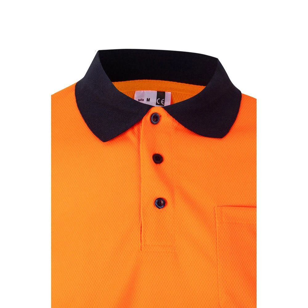 Tvåfärgad pikétröja i polyester med fågelögonmönster och kontrastkrage.