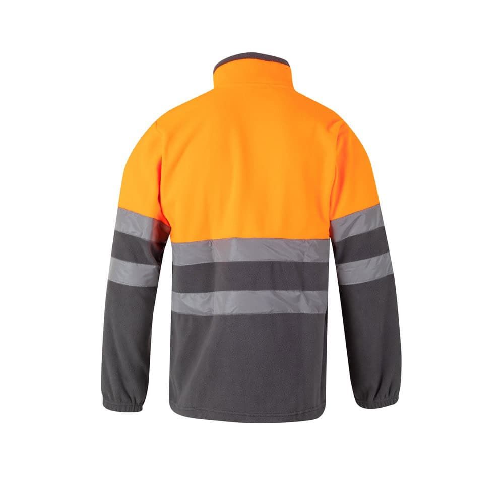 Fleecejacka i orange och grått med reflexremsor för synlighet.