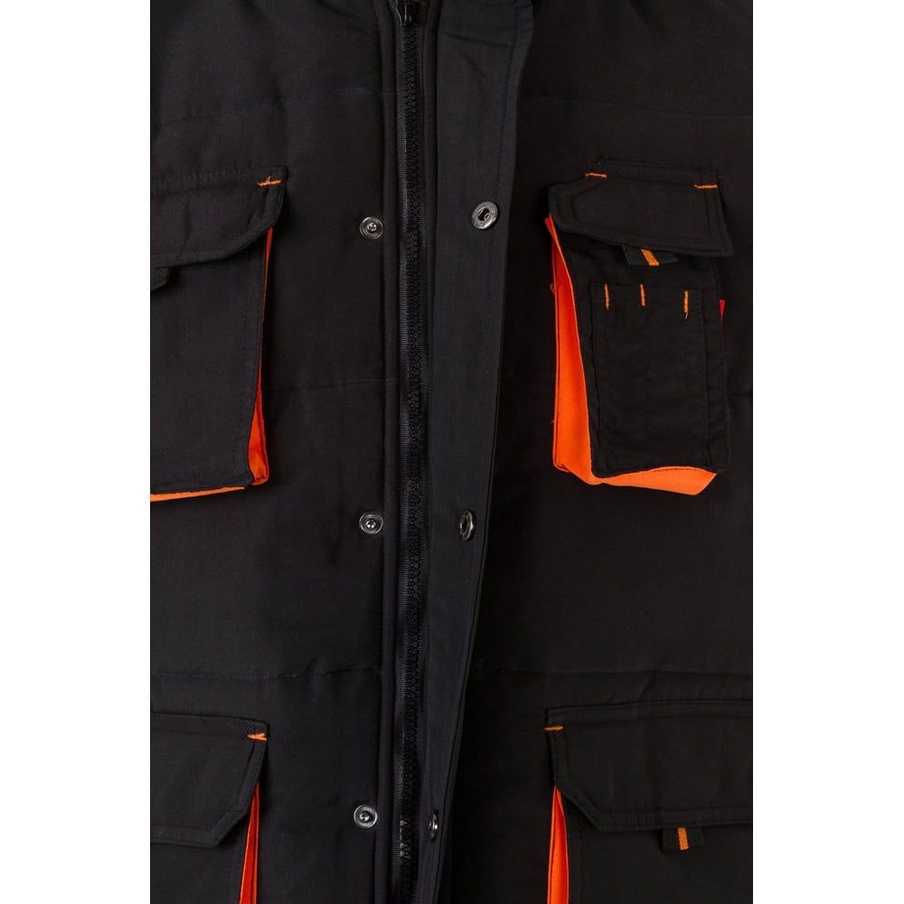 Vadderad väst i svart med multifickor och orange accenter, tillverkad av 100% polyester för hållbarh.