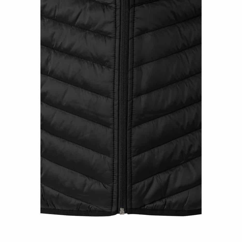Vadderad jacka i polyester, 265g/m², för extra värme och komfort. Perfekt för kalla dagar.