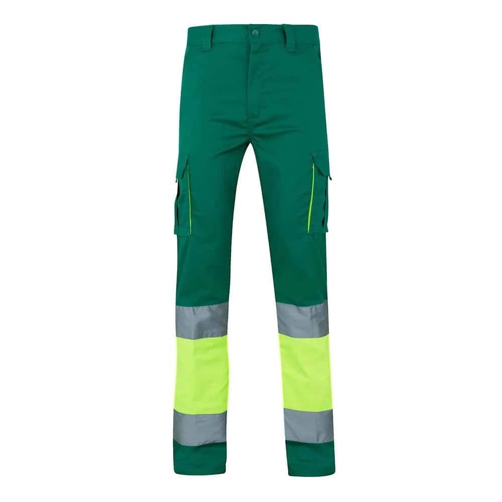 Grön arbetsbyxa med reflexdetaljer och flera fickor, 240g/m².