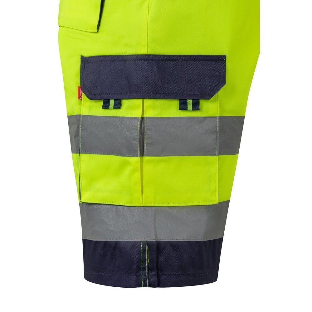 Högsynlig bermudashorts med flera fickor i bomull och polyester.