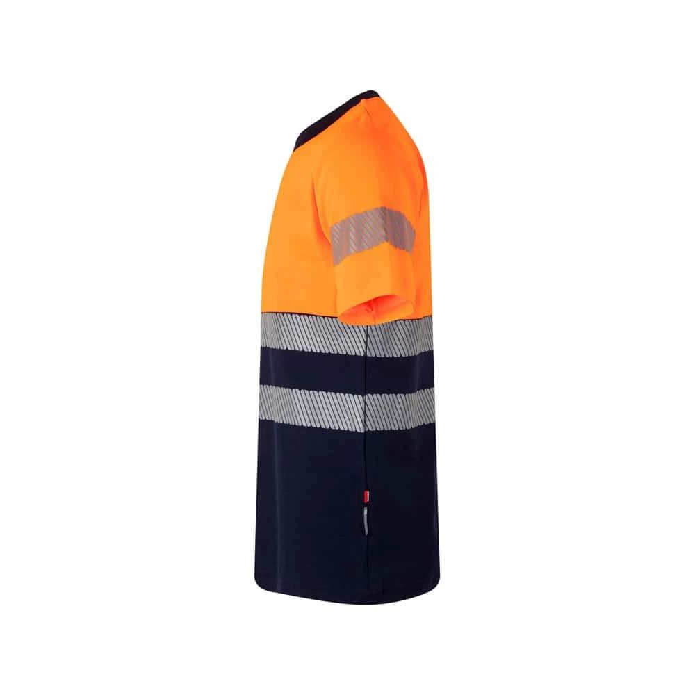 Orange och navyblå pikétröja med reflexremsor för säkerhet.