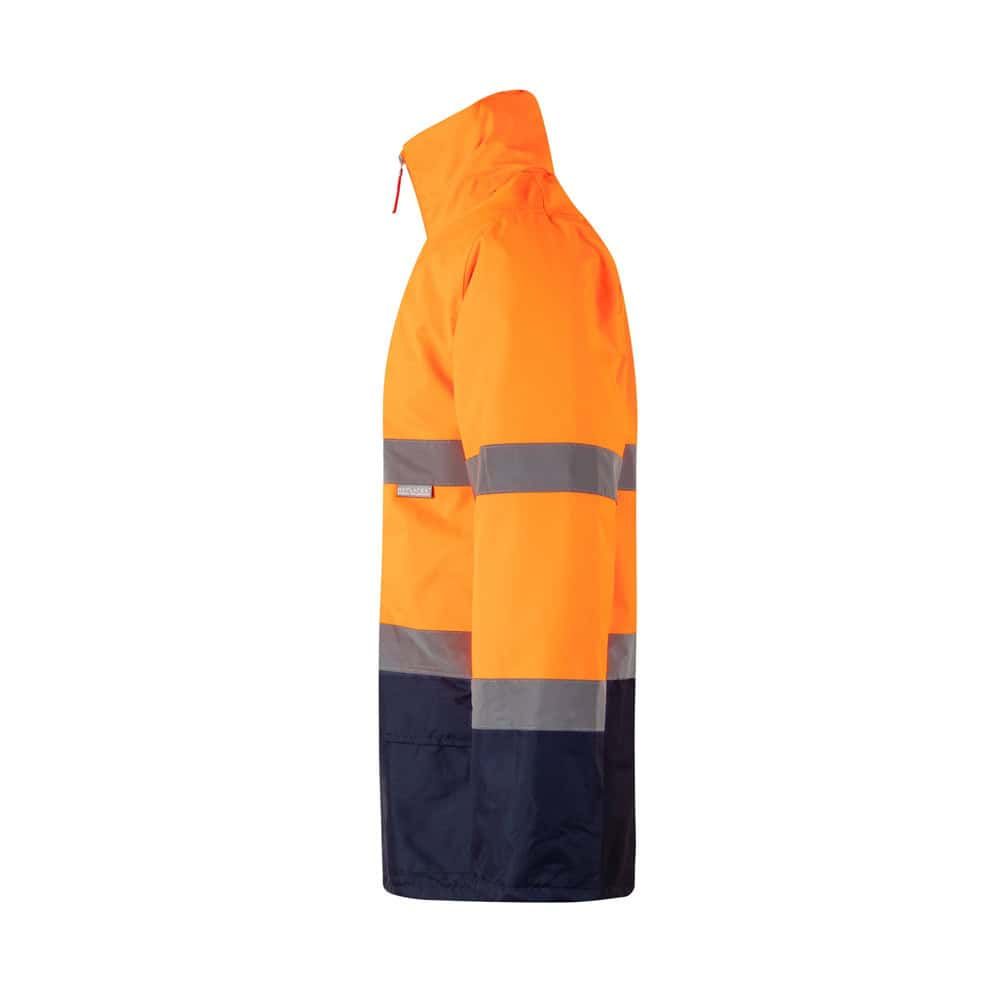 Orange och navyblå parkas med reflekterande band för synlighet.