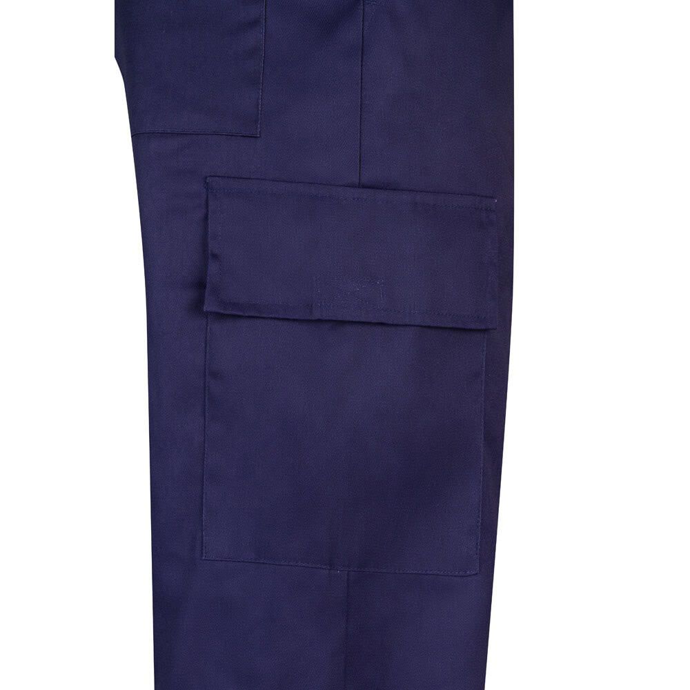 Mörkblå arbetsbyxa med flera fickor i bomull/polyester.