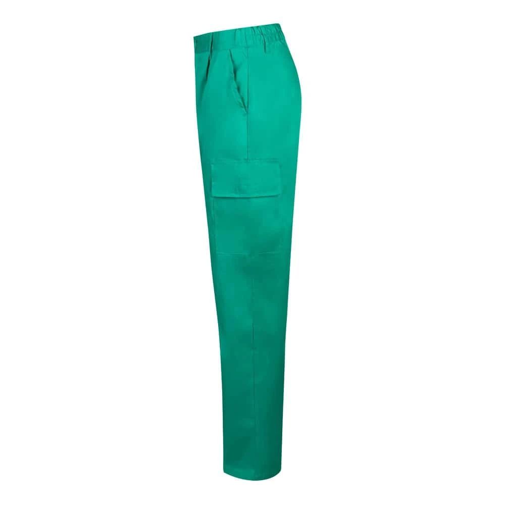Grön twillbyxa med flera fickor i bomull och polyester, bekväm passform.