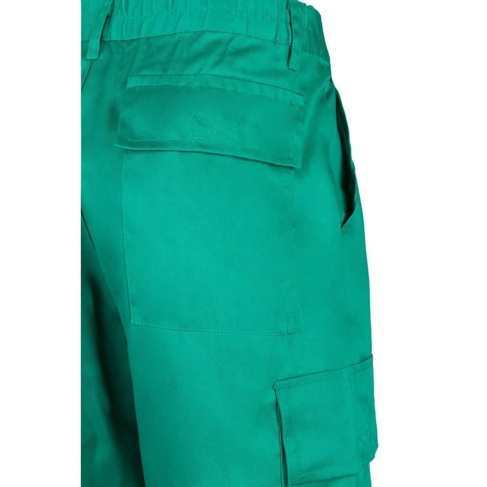 Grön twillbyxa med flera fickor i bomull och polyester.