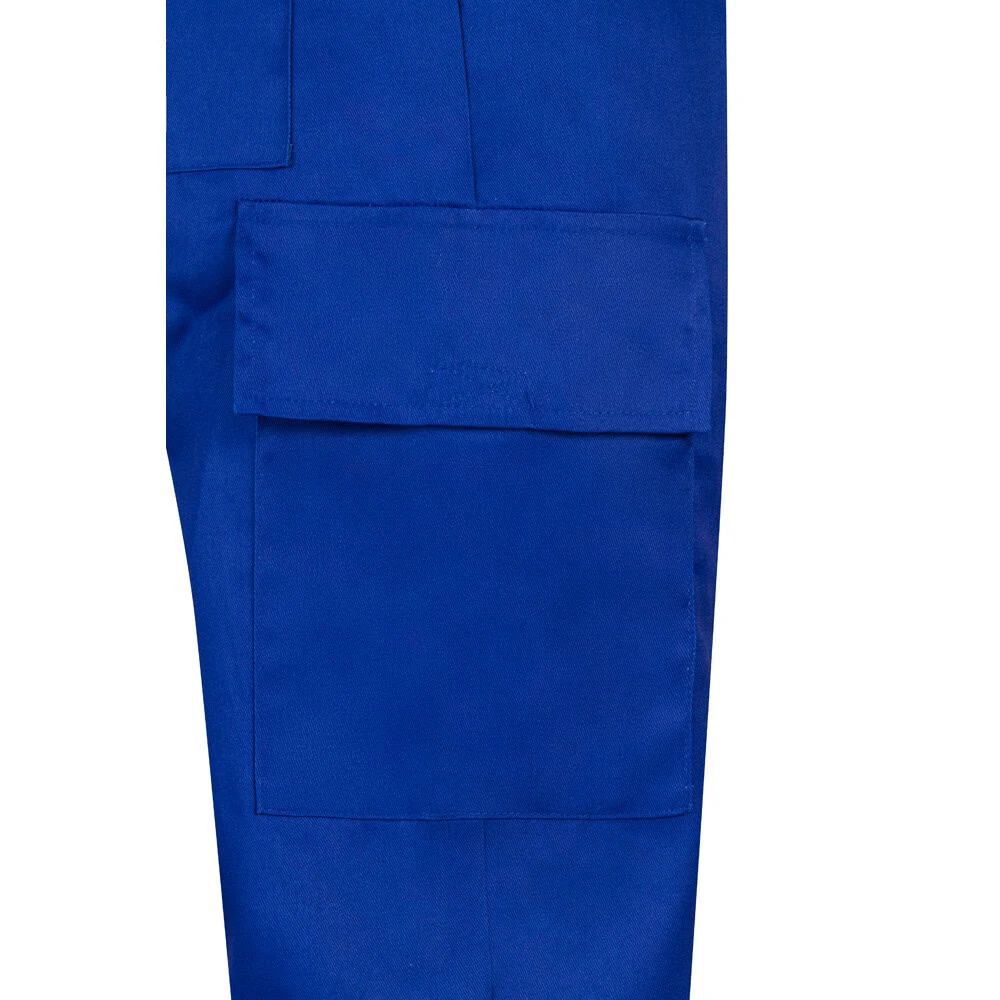 Blåa arbetsbyxor med flera funktionella fickor i bomull och polyester.