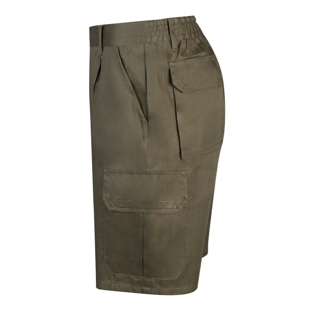 Bermudashorts i twill med fickor, i bomull och polyester.