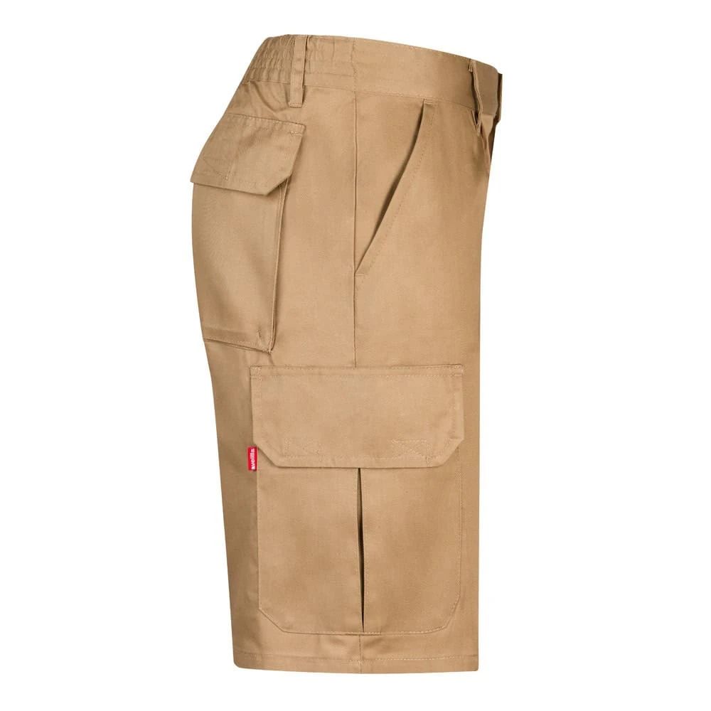 Bermudashorts i twill med flera fickor i bomull och polyester.