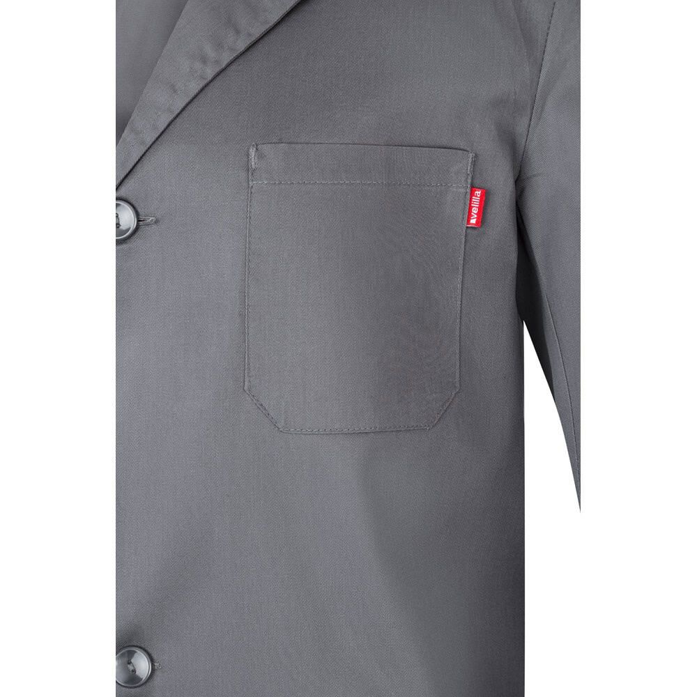 Närbild på Danu Twillblus i bomull och polyester med bröstficka.