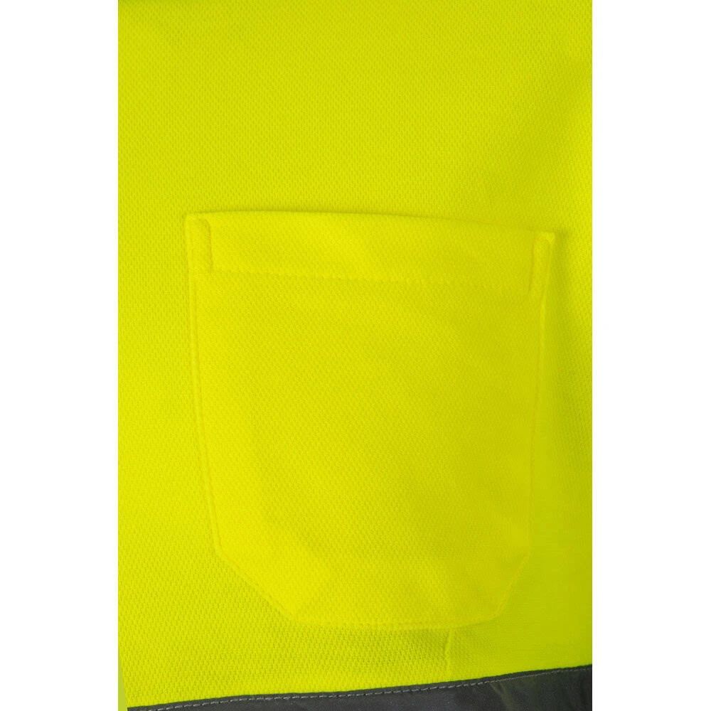 Neonfärgad pikétröja med lång ärm och frontficka, i bomull och polyester.