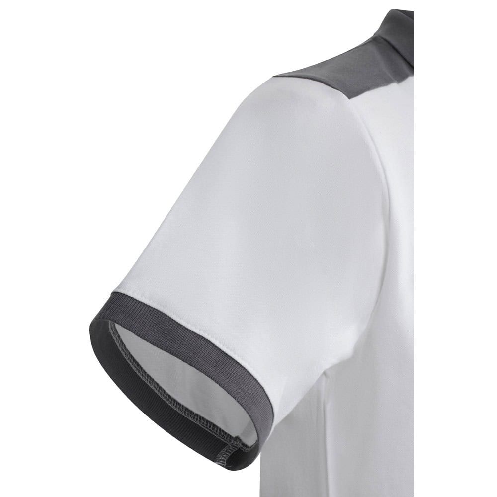 Närbild av vit och grå pikétröja i stretchig polyester och elastan.