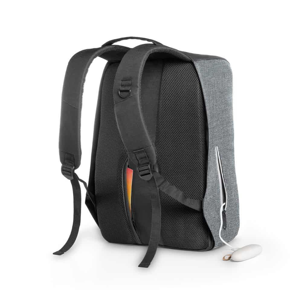 Svart laptopryggsäck med stöldskyddssystem och USB-laddare.