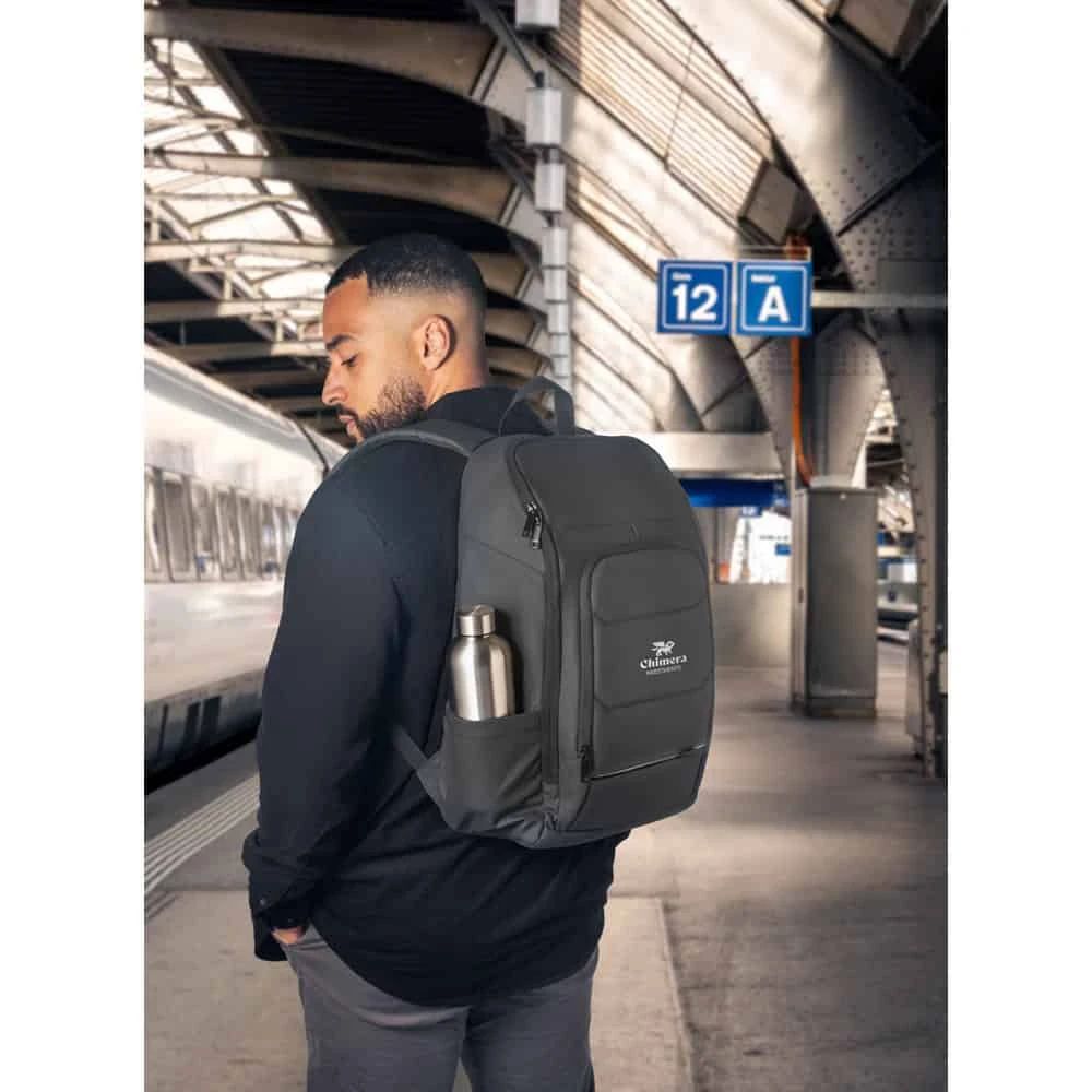 Ryggsäck av 600D återvunnen polyester med vattentät finish, perfekt för resor och vardagsanvändning.