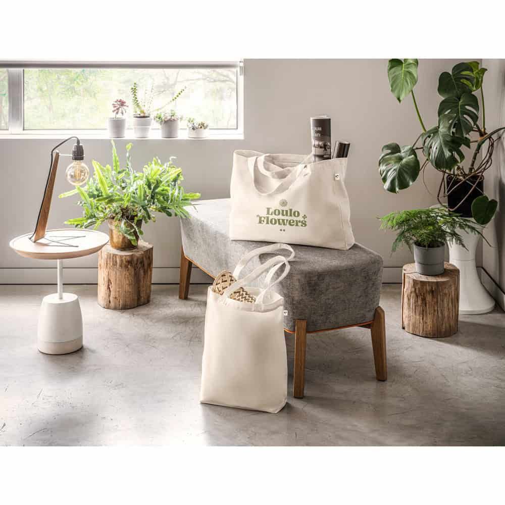 GIRONA. Väska i bomull (50%), återvunnen bomull (30%) och polyester (20% rPET) (220 g/ m²)