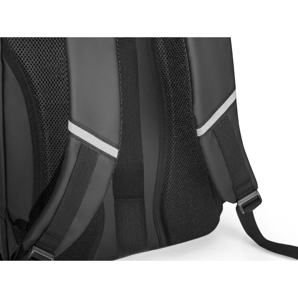 Svart laptopryggsäck i 900D polyester med vattenavvisande yta och justerbara remmar.