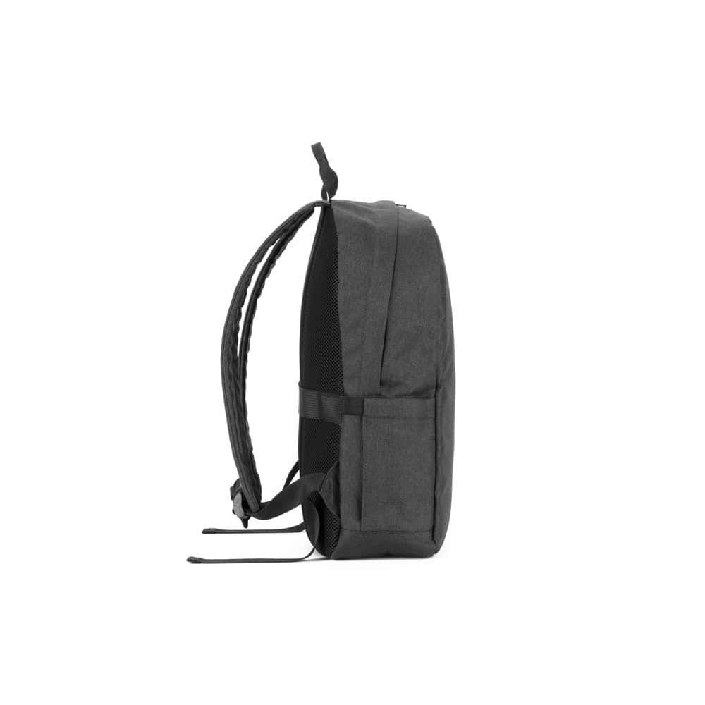 Ryggsäck i återvunnen polyester för laptop och vardagsbruk.