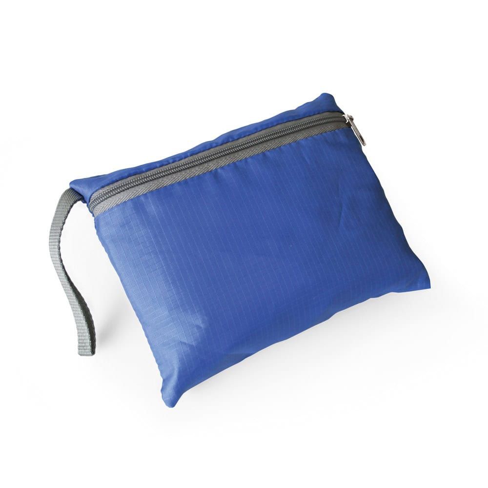 Vikbar blå ryggsäck i slitstarkt 210D ripstop-nylon med dragkedja och handtag. Perfekt för resor och.