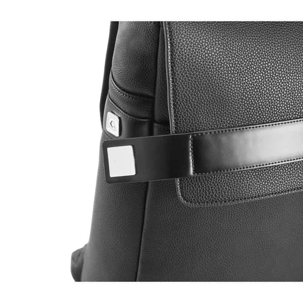 Svart Empire Backpack ryggsäck i polypropen med justerbar rem för 14-tums laptop.