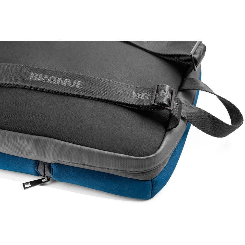 Närbild av Urban Backpack med mjuk softshell och robust tarpaulin, perfekt för 14'' laptop.
