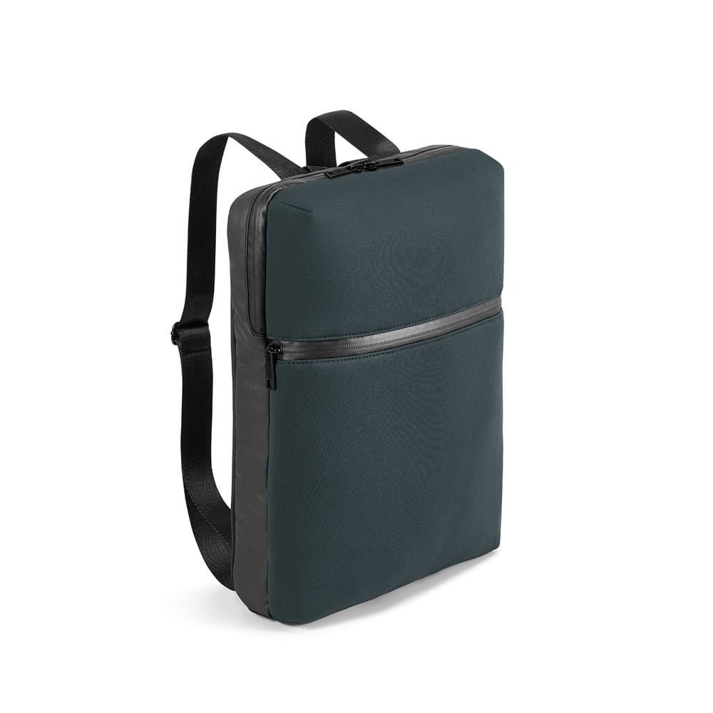Urban backpack för 14-tums laptop i softshell och tarpaulinmaterial.