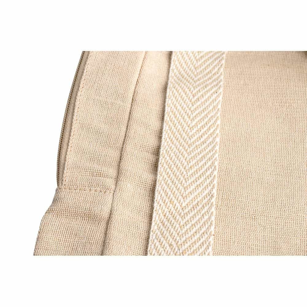 Detaljer av Marbella juco ryggsäck i naturfärgat tyg, fokus på textur och sömnad för produktpresenta.