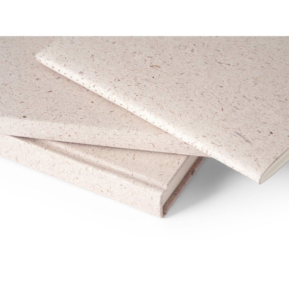 ORGANIC RIGID. A5 anteckningsblock med hårt omslag tillverkat av ekologiskt elefantmaterial (80%)
