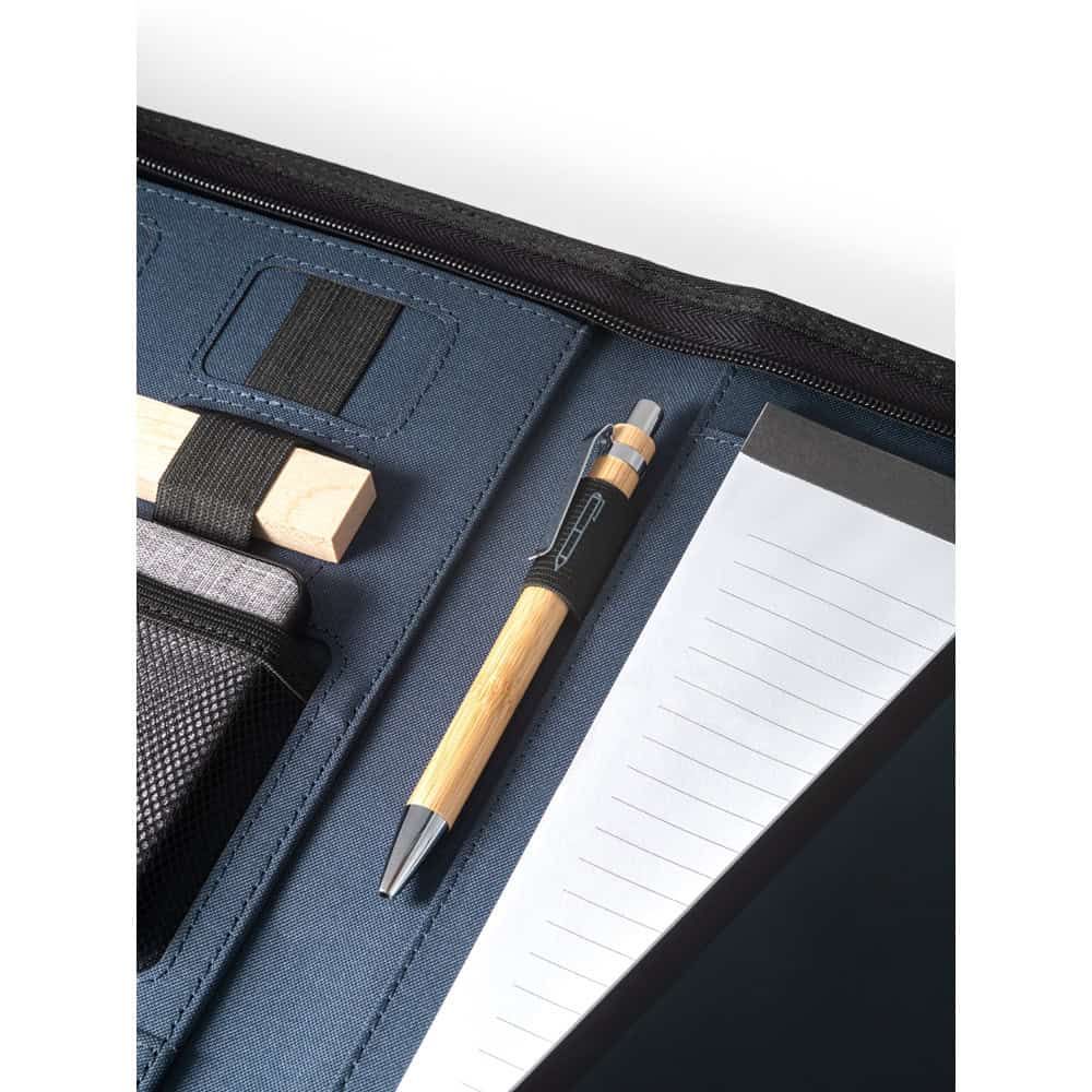 EMERGE FOLDER. A4-mapp i återvunnen polyester (100% rPET) 300D med dragkedja