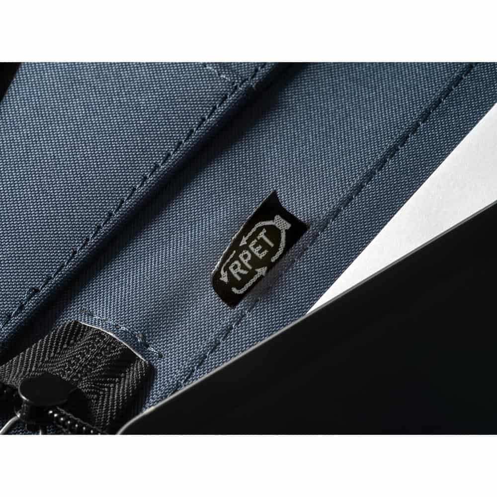 EMERGE FOLDER. A4-mapp i återvunnen polyester (100% rPET) 300D med dragkedja