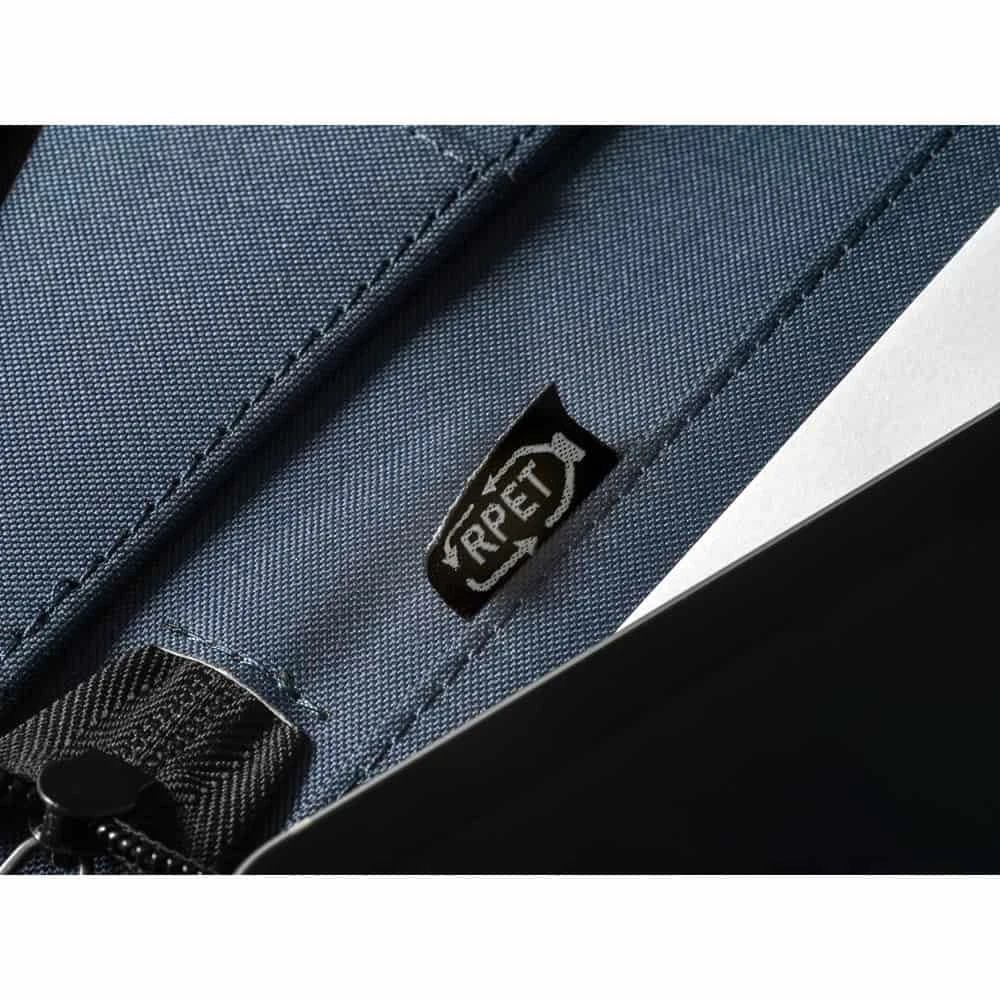 EMERGE FOLDER. A4-mapp i återvunnen polyester (100% rPET) 300D med dragkedja
