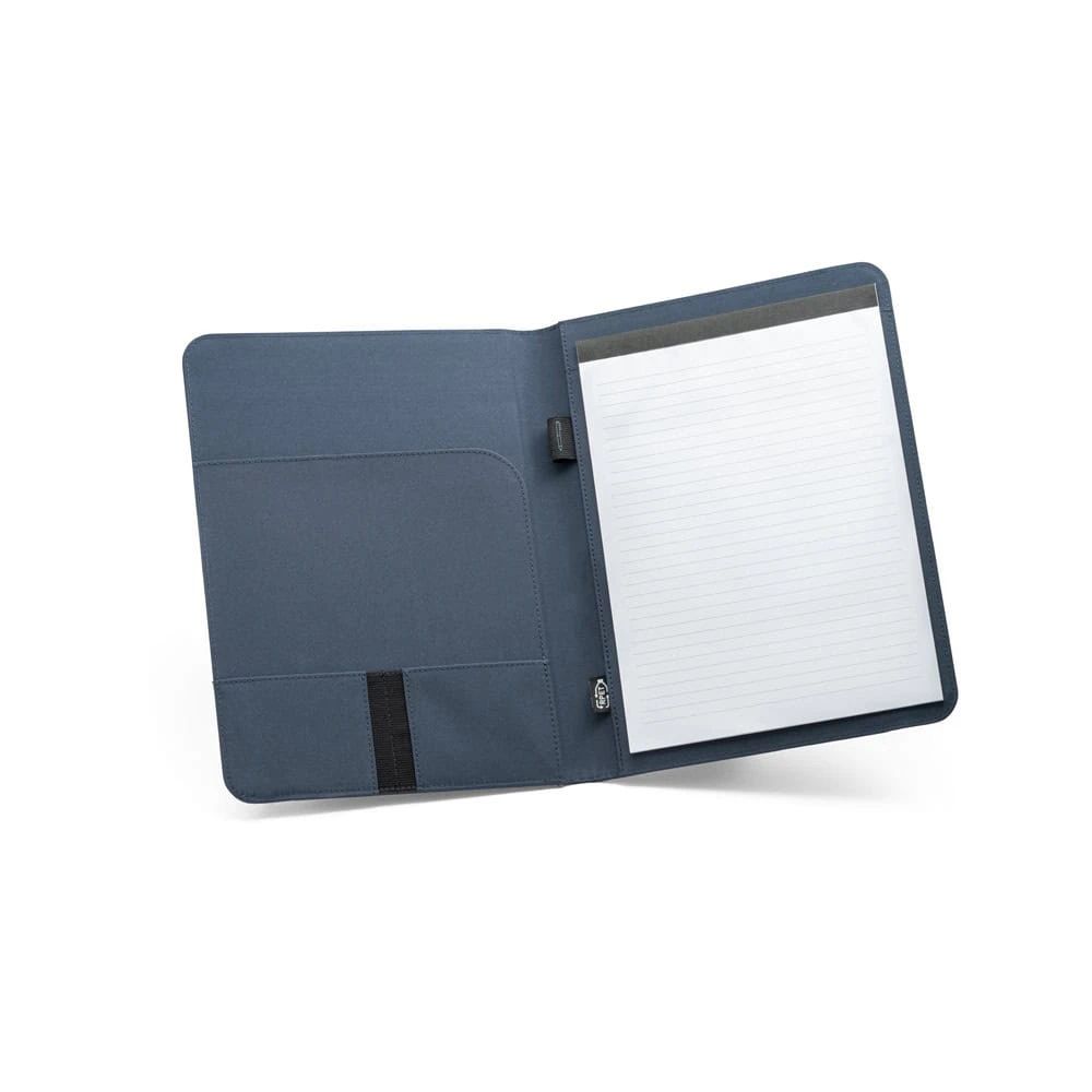 EMERGE FOLDER II. A4-mapp i återvunnen polyester (100% rPET 300D med elastisk stängning