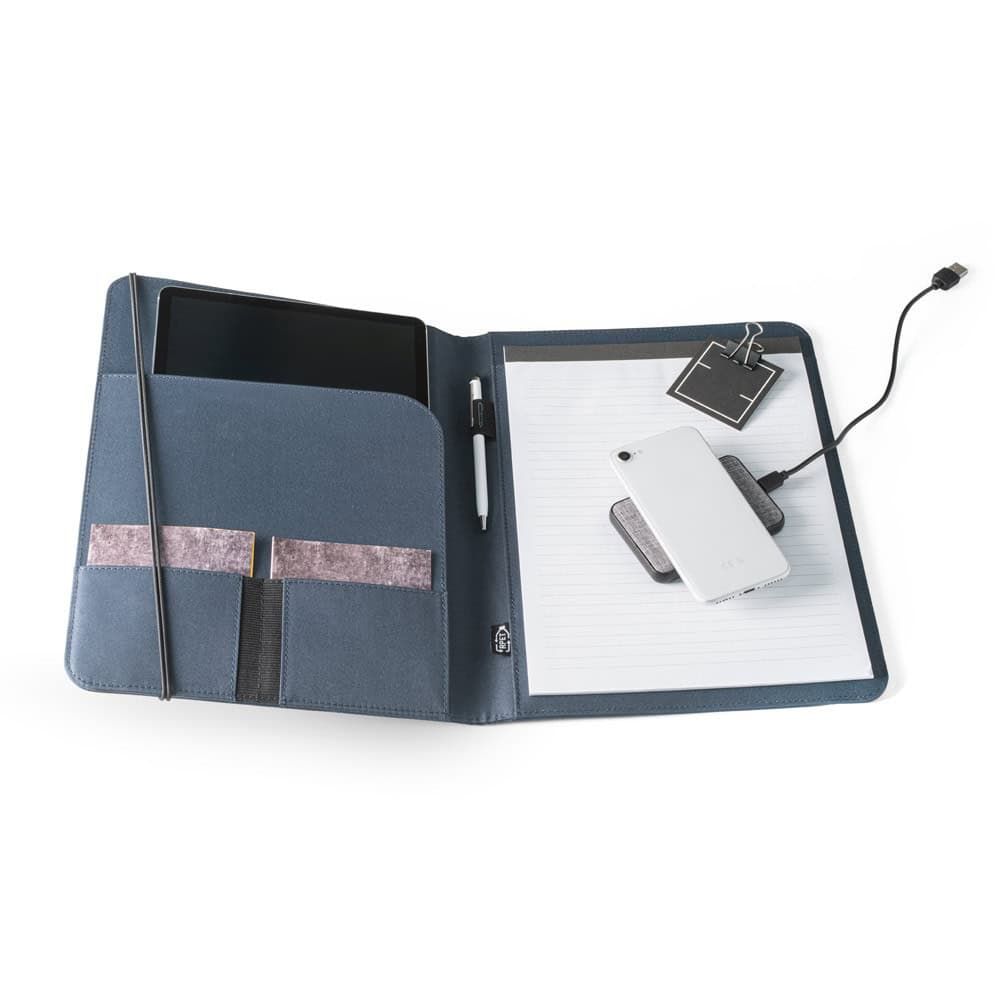EMERGE FOLDER II. A4-mapp i återvunnen polyester (100% rPET 300D med elastisk stängning