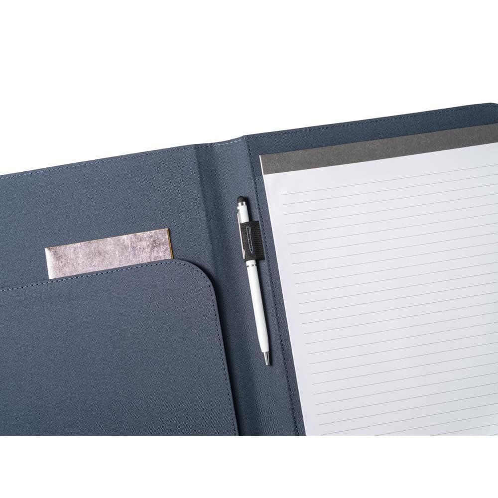EMERGE FOLDER II. A4-mapp i återvunnen polyester (100% rPET 300D med elastisk stängning