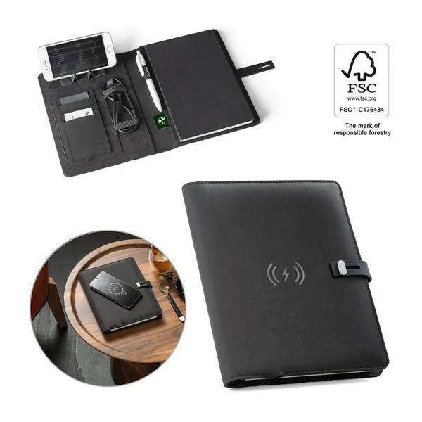 EMERGE A5 FOLDER. A5-mapp i 300D återvunnen polyester (100% rPET) med trådlös laddare – profilreklam med tryck från ExpoTryck