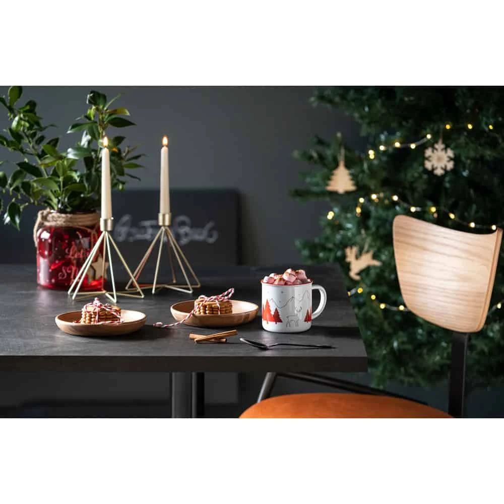Vernon X keramikmugg med julmotiv, fylld med marshmallows och varm choklad. Perfekt för julmys och f.