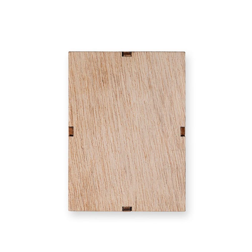 Ljus hållare av trä för doftljus, enkel och stilren design. Perfekt för att skapa en mysig atmosfär.