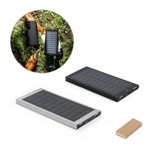 CLERK. 8 000 mAh powerbank med solpanel i 100 % återvunnen aluminium – profilreklam med tryck från ExpoTryck