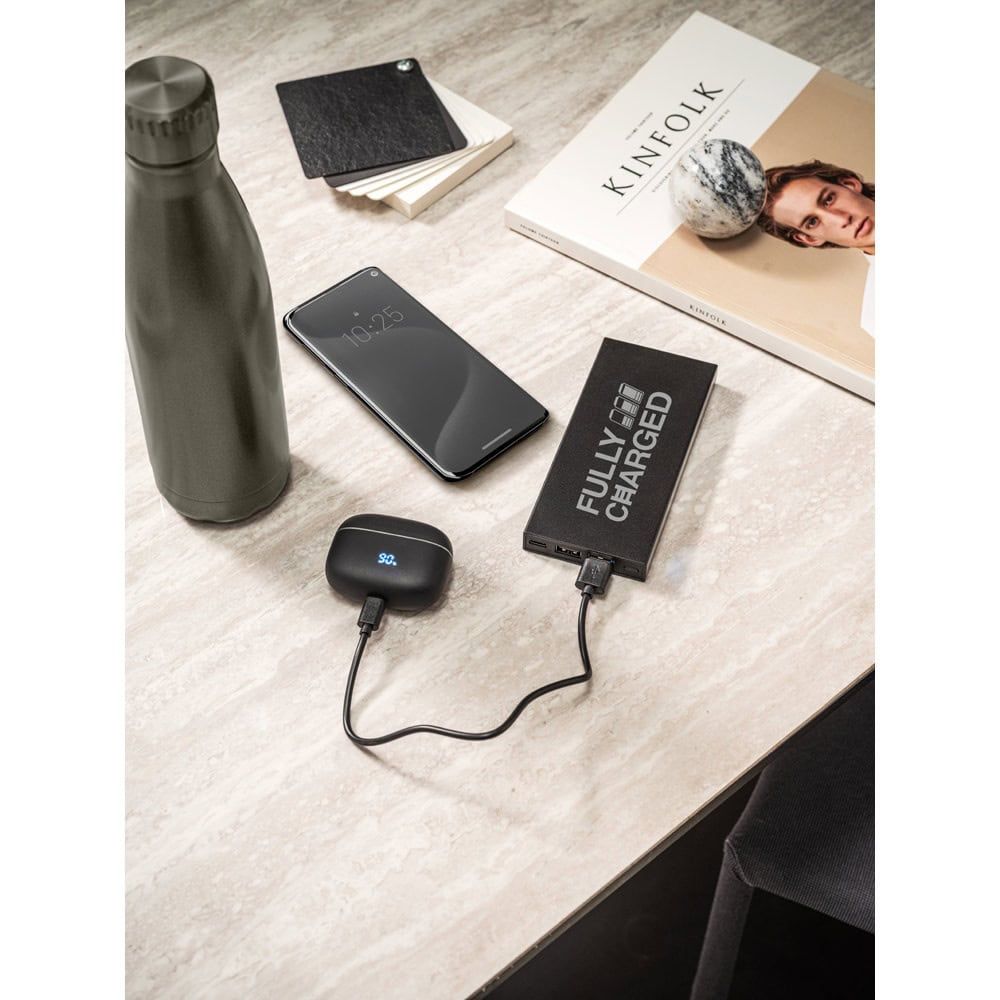 DOROTHY 10. Powerbank 10 000 mAh i återvunnen aluminium (100 % rAL)