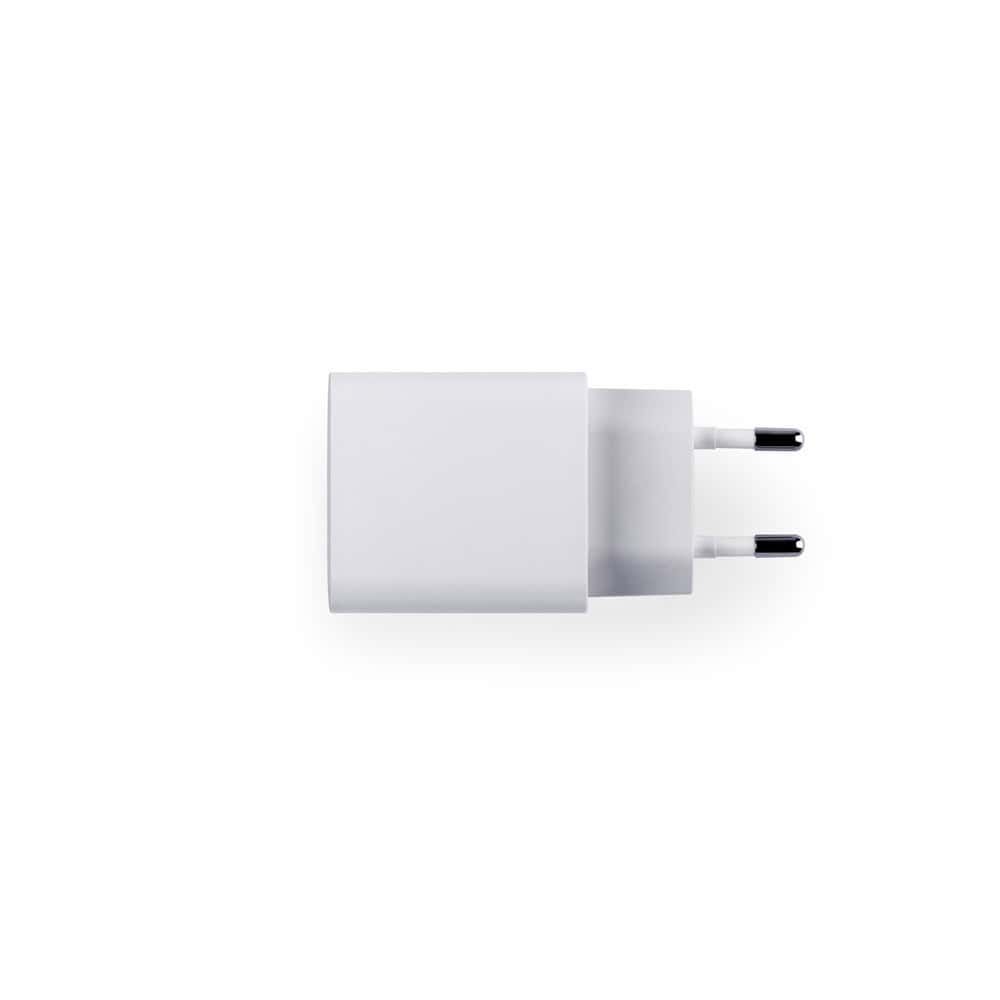 WEGENER. Strömadapter med USB-A-port 18W och USB-C 20W i återvunnen ABS (100 % rABS)