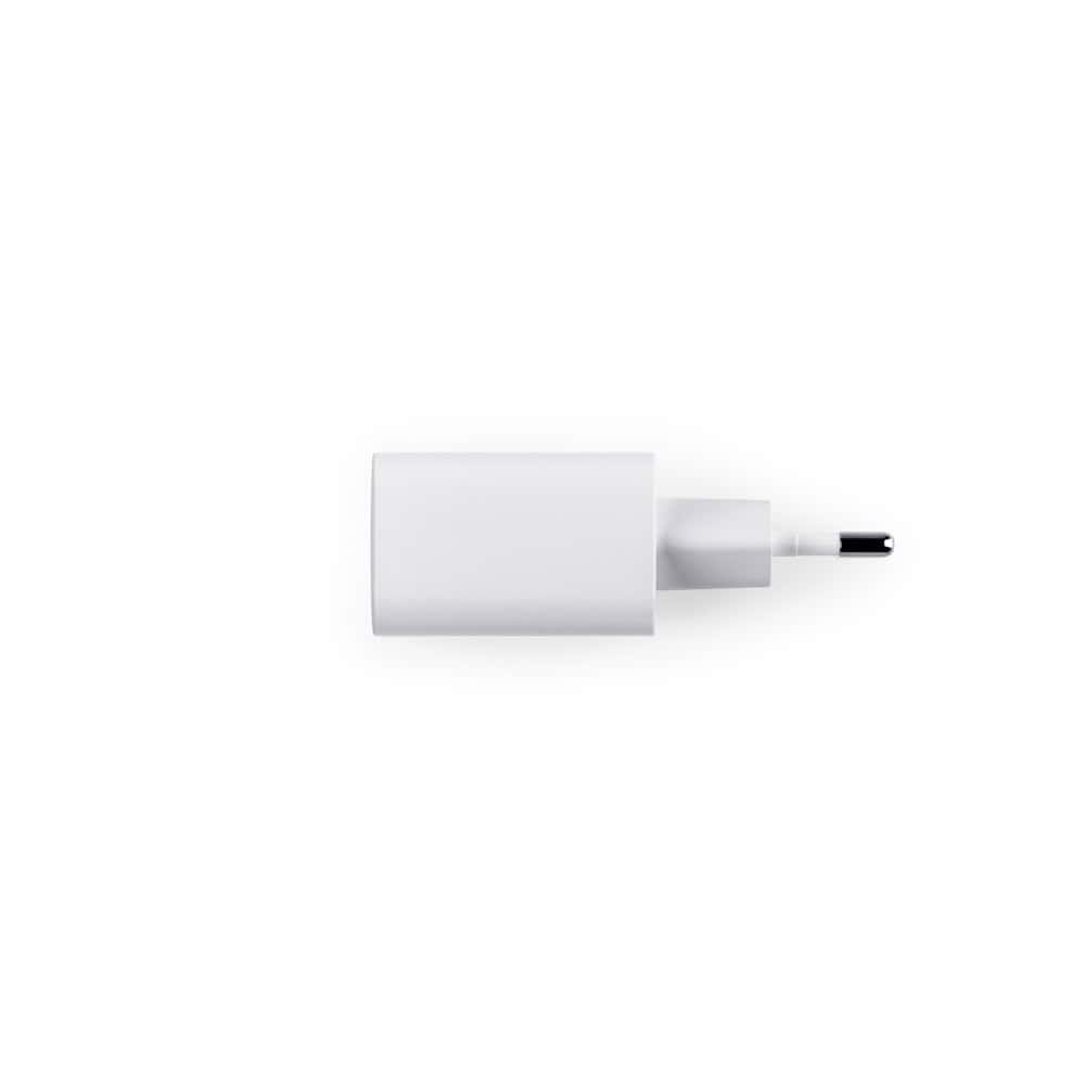 WEGENER. Strömadapter med USB-A-port 18W och USB-C 20W i återvunnen ABS (100 % rABS)