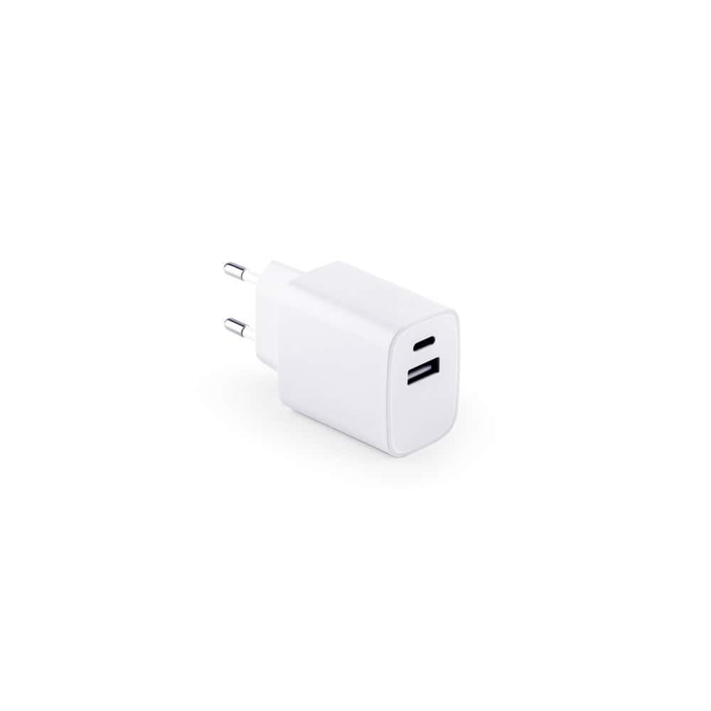 WEGENER. Strömadapter med USB-A-port 18W och USB-C 20W i återvunnen ABS (100 % rABS)
