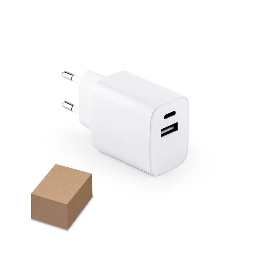 WEGENER. Strömadapter med USB-A-port 18W och USB-C 20W i återvunnen ABS (100 % rABS)