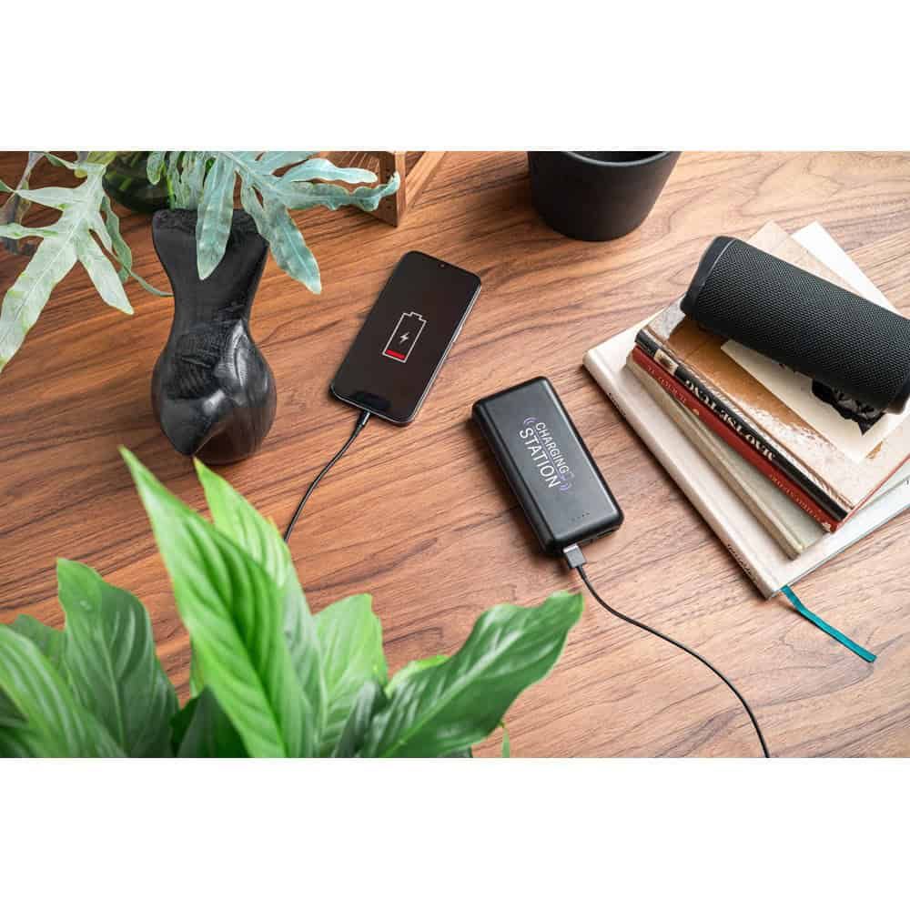 LEAKEY 20. Powerbank 20 000 mAh i återvunnen ABS (100 % rABS)