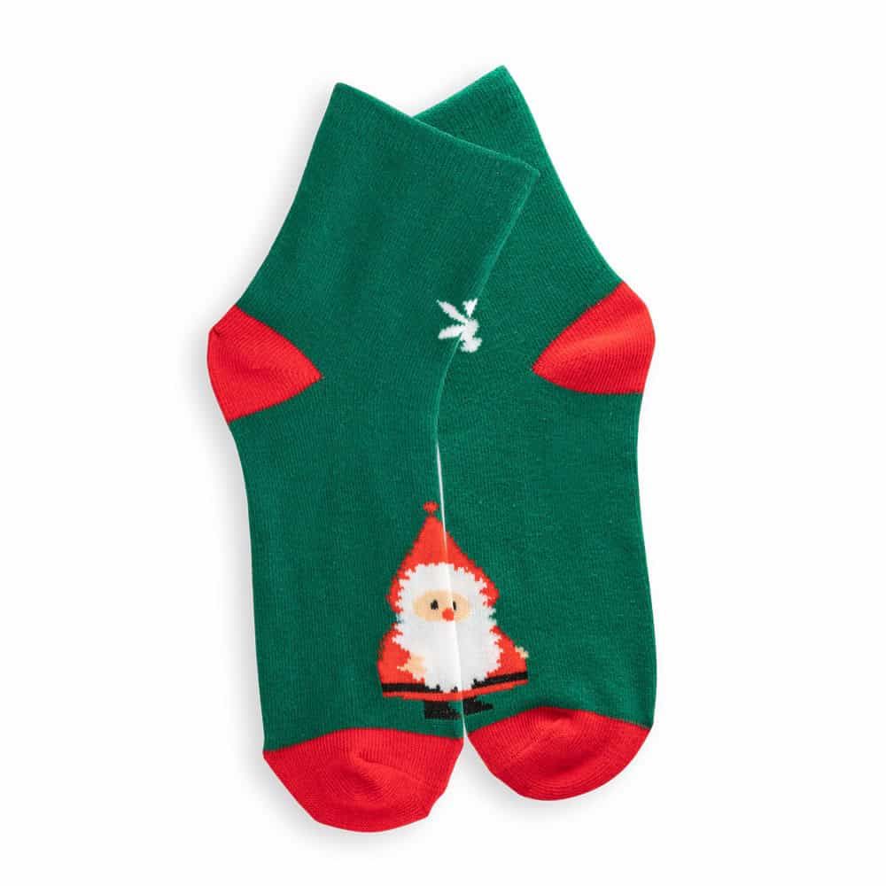 Julstrumpor med tomtemotiv, perfekta för barn under julen.