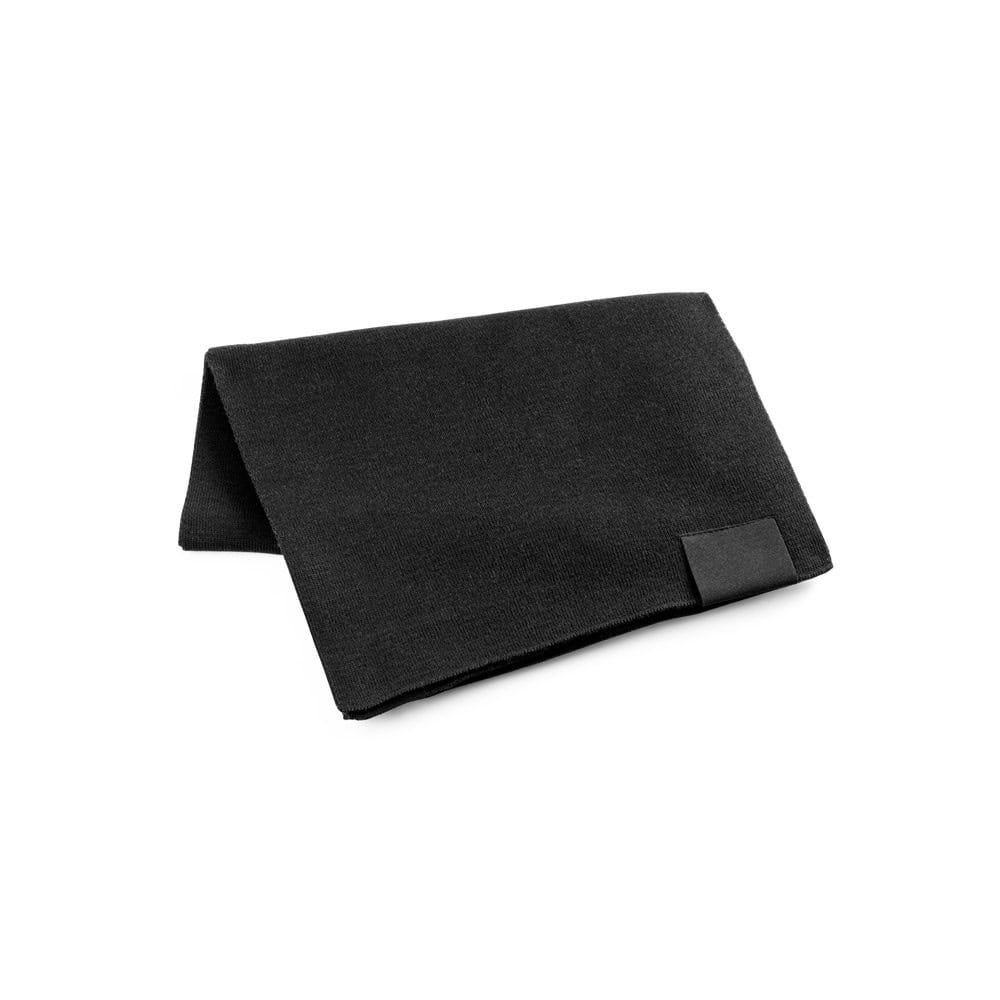 Svart tygväggklocka med minimalistisk design och diskret tryckdetalj.